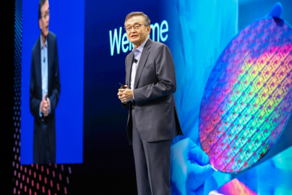 Trump Đảo Ngược: Khen Ngợi CEO Intel
