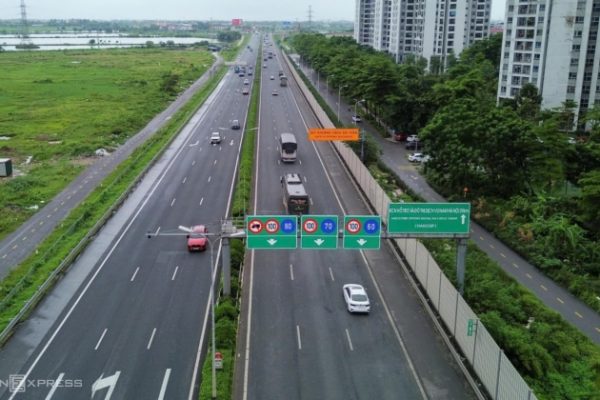 Nguy hiểm khi chạy chậm trên cao tốc: Tại sao?