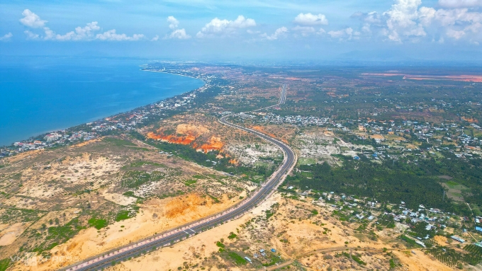 Quỹ đất dự kiến đấu giá làm các khu đô thị, dân cư dọc tuyến 706B, phường Mũi Né. Ảnh: Việt Quốc