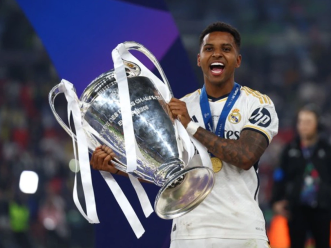 Rodrygo mừng danh hiệu Champions League mùa 2023-2024. Ảnh: Reuters