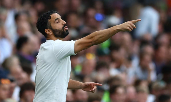 HLV Ruben Amorim chỉ đạo trong trận Man Utd hòa Fulham trên sân Craven Cottage, thành phố London, Vương quốc Anh, vòng hai Ngoại hạng Anh ngày 24/8/2025. Ảnh:Reuters