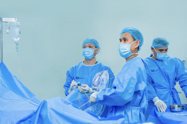 Nhiễm trùng thận, ứ nước do sỏi niệu quản: Nguyên nhân và điều trị