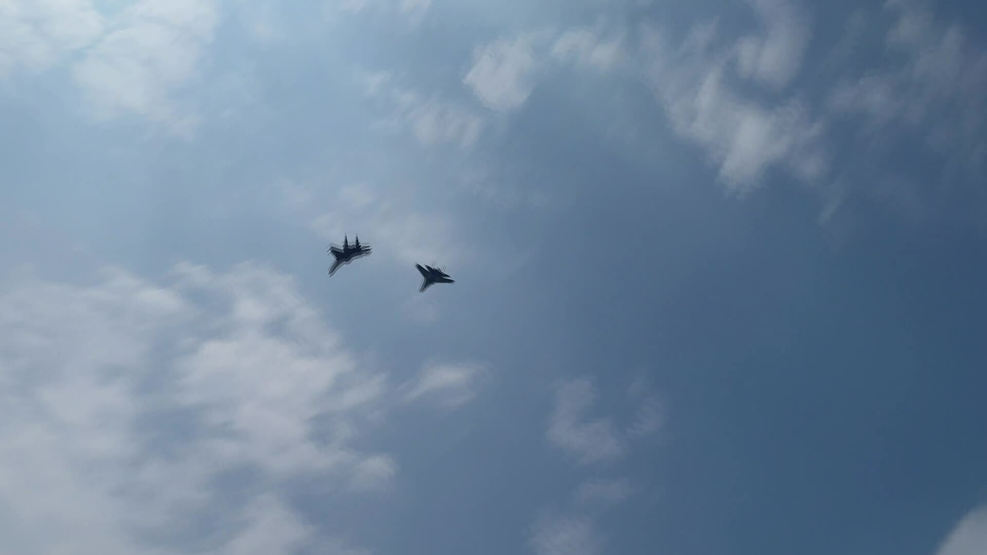 Su-30MK2, Yak-130 biểu diễn bay khoan và nhào lộn
