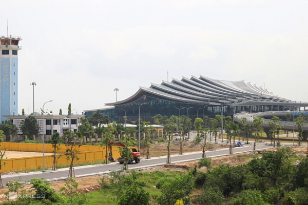 Áp thấp nhiệt đới: Điều chỉnh lịch bay tại hai sân bay lớn