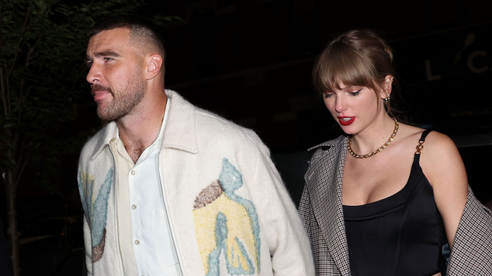 Taylor Swift hẹn hò Travis Kelce