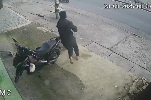 Cướp rút dao đâm người: Truy đuổi nghẹt thở!