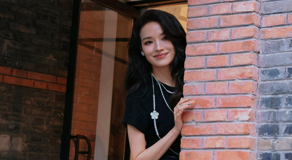 Thư Kỳ chụp hình thời trang tháng 5/2025