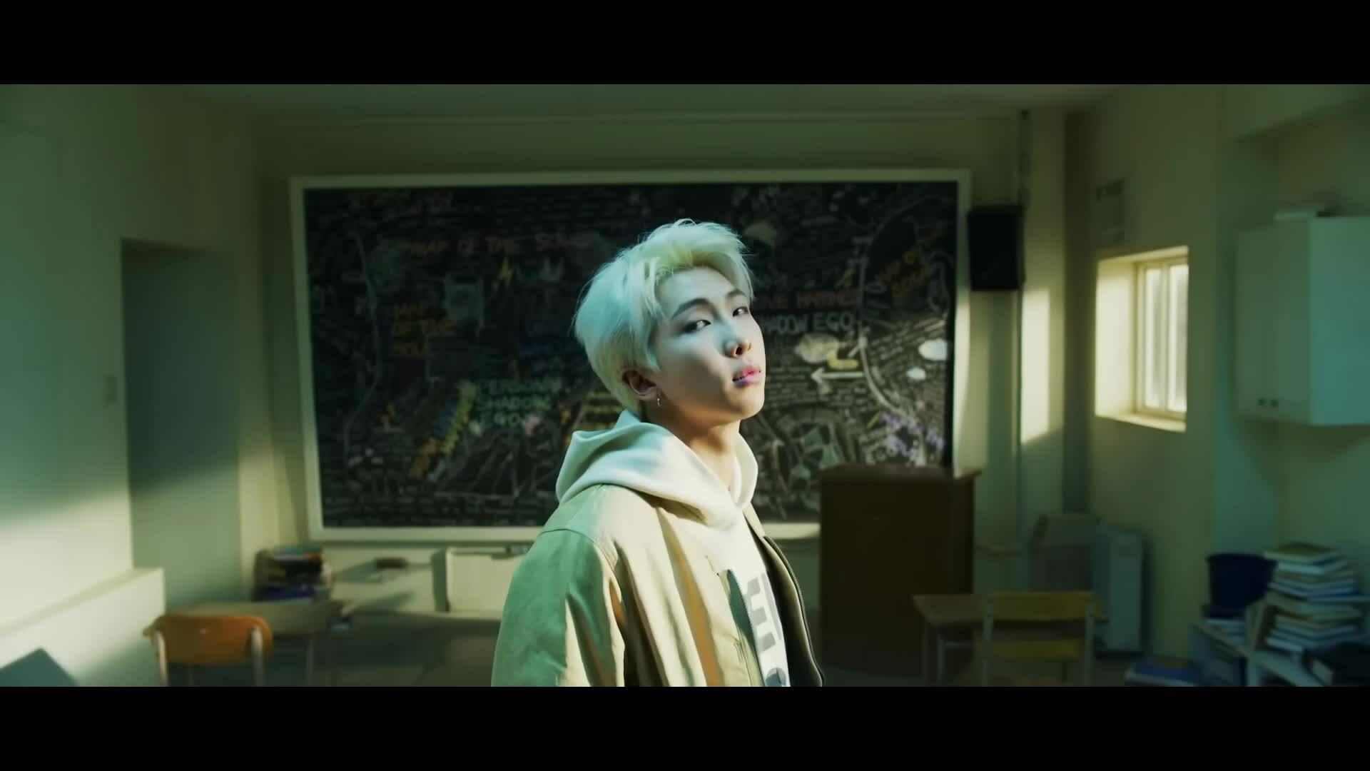Trích MV "Intro: Persona" của BTS