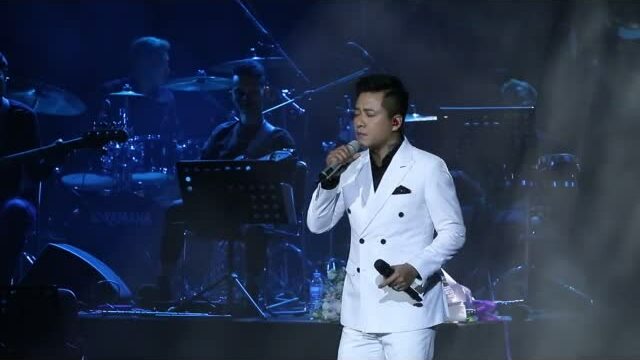 Tuấn Hưng hát "Tình bạn"