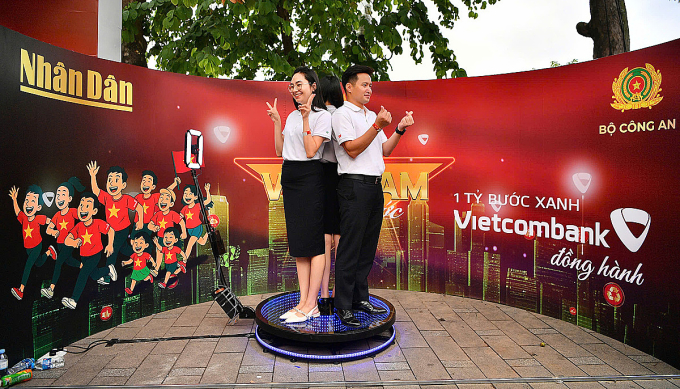 Hình ảnh trải nghiệm các hoạt động tương tác tại gian hàng của Vietcombank. Ảnh: Vietcombank