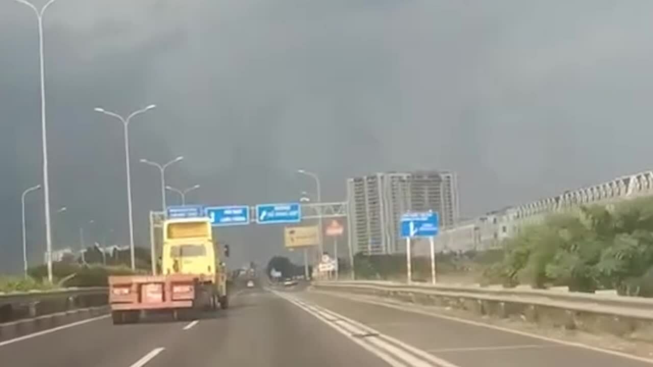 Video bắt tài xế container