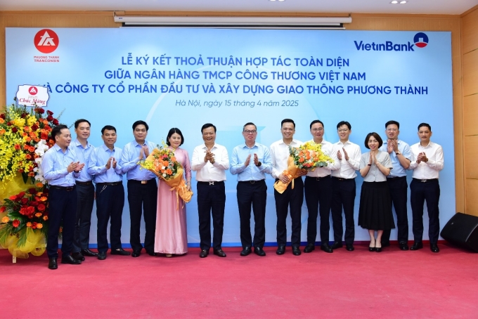 Lễ ký kết thỏa thuận hợp tác toàn diện giữa VietinBank và Phương Thành Tranconsin. Ảnh: VietinBank