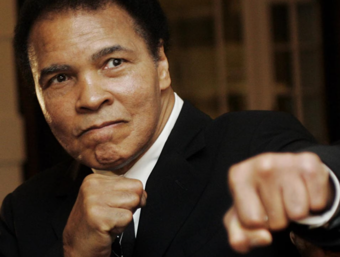 Muhammad Ali được chẩn đoán mắc bệnh Parkinson chỉ ba năm sau khi chia tay quyền Anh. Ảnh: Reuters
