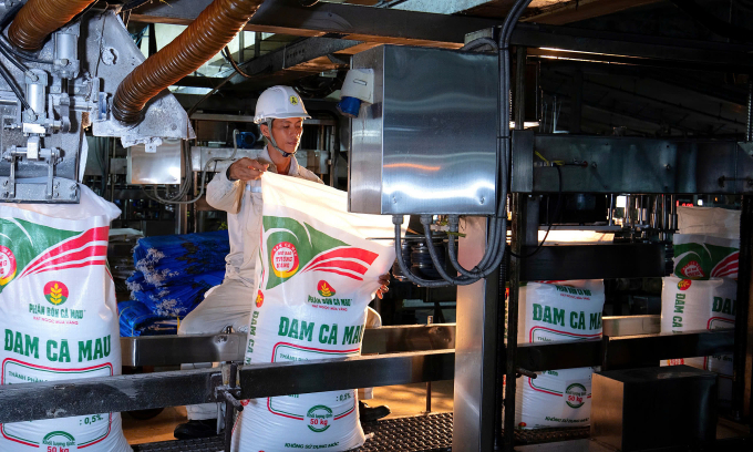 Dây chuyền sản xuất phân bón đạm Cà Mau. Ảnh: PVCFC