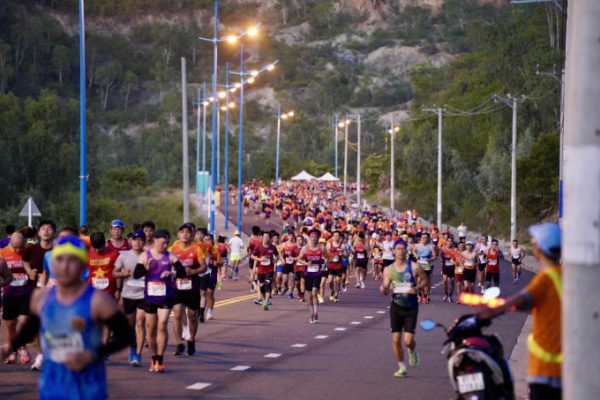 VnExpress Marathon Nha Trang: Kỷ lục mới với 13.000 vận động viên