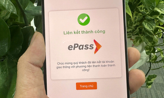 Tài khoản giao thông hoàn thành liên kết với một phương tiện thanh toán hôm 12/8. Ảnh: Anh Tú