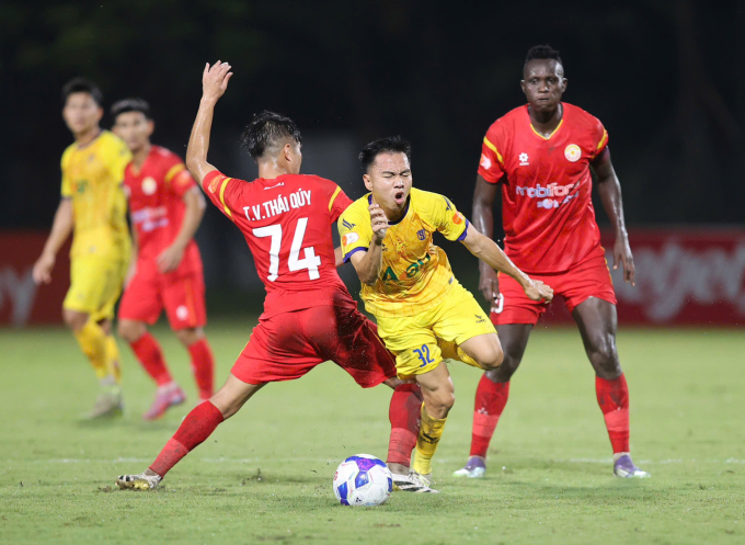 PVF-CAND (áo đỏ) thắng SLNA 2-1 ở vòng 1 V-League 2025-2026, tại sân PVF, Hưng Yên ngày 17/8/2025. Ảnh: VPF
