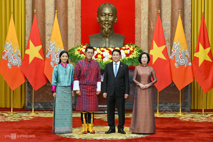 Chủ tịch nước Lương Cường và phu nhân cùng Quốc vương Bhutan Jigme Khesar Namgyel Wangchuck và Hoàng hậu. Ảnh: Giang Huy