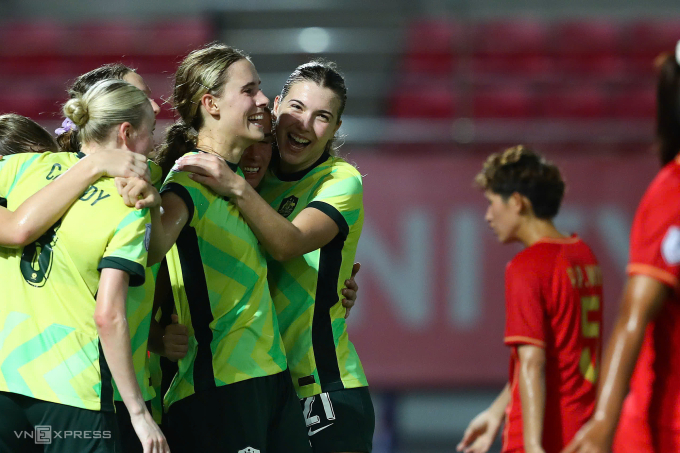 Holly Furphy (áo xanh giữa) ghi bàn ở phút 66 giúp Australia thắng Myanmar 1-0 ở chung kết ASEAN Cup nữ 2025. Ảnh: Hoàng Huynh