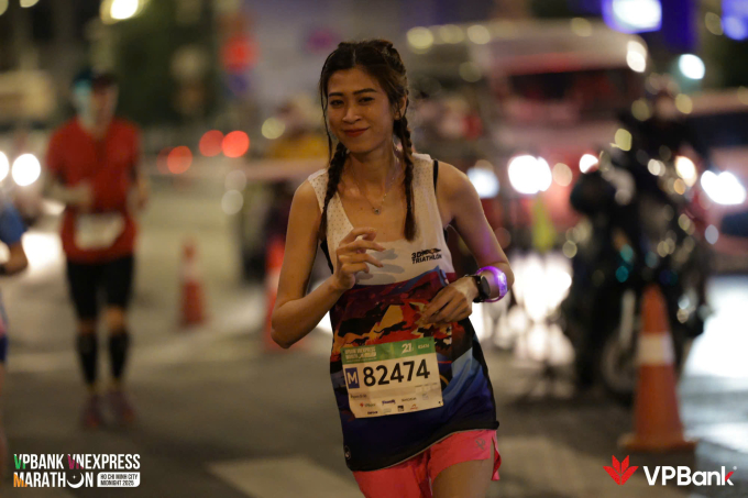 Kiều Yến chạy 21km tại VnExpress Marathon Hochiminh City Midnight đầu năm nay. Ảnh: VnExpress Marathon