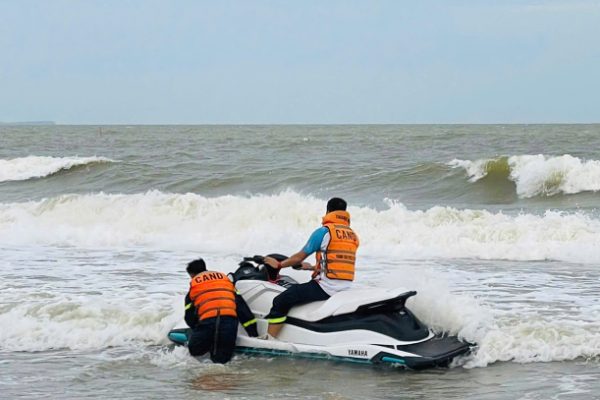 Tai nạn Hải Tiến: Ba sinh viên gặp nạn khi tắm biển