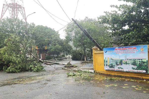 Bão đổ bộ: Nghệ An, Hà Tĩnh ứng phó khẩn cấp