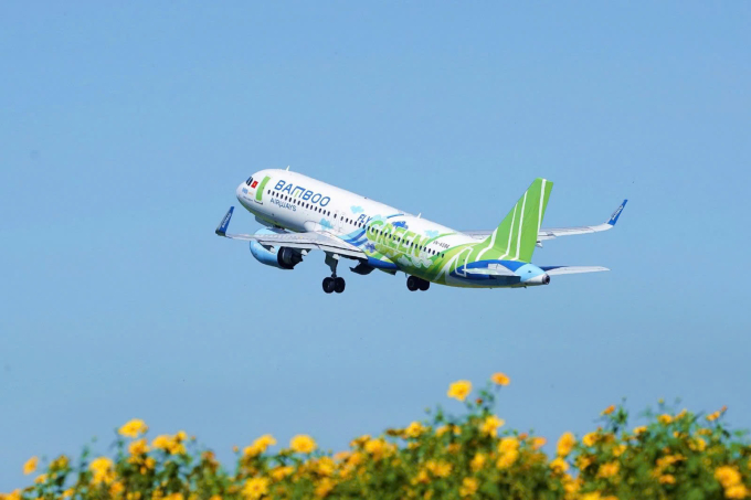 Máy bay Bamboo Airways với sắc xanh đặc trưng.