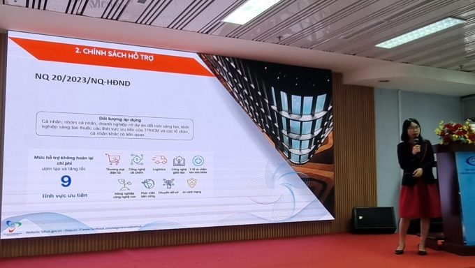 Bà Đặng Thị Luận trình bày tại chương trình hỗ trợ kết nối doanh nghiệp nhỏ và vừa (SME) khu vực phía Nam, diễn ra ngày 27/8. Ảnh: SIHUB