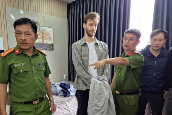 Đà Nẵng: Bắt nhanh người Mỹ cướp tiệm vàng