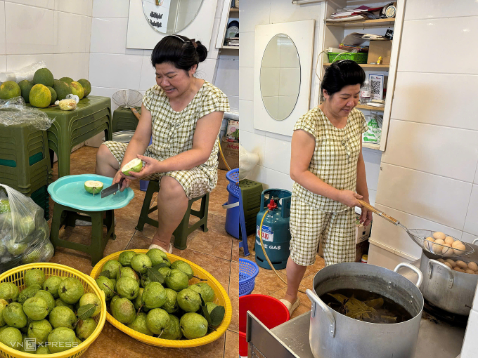 Chị Đặng Thị Dung, 54 tuổi, đang luộc 200 quả trứng đang luộc, sơ chế 60 kg ổi để phục vụ cho người dân xem lễ tổng duyệt diễu binh trên phố Quán Thánh, trưa 29/8. Ảnh: Nga Thanh