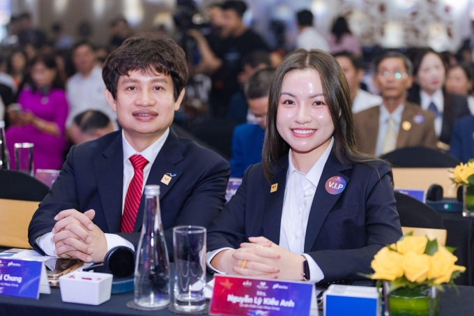 Bà Nguyễn Lý Kiều Anh, Giám đốc chiến lược Meey Group, cùng ông Hoàng Mai Chung, Chủ tịch HĐQT Meey Group. Ảnh: Meey Group