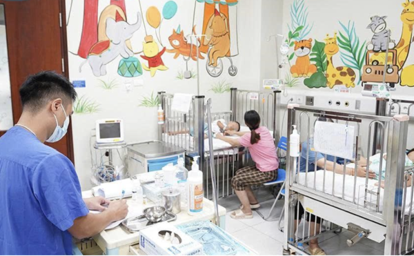 Ong đốt: Một trẻ tử vong, hai nguy kịch