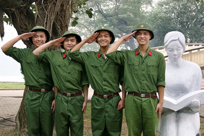 Bốn nhân vật chính trong phim Mùi cỏ cháy. Ảnh: Hãng phim truyện Việt Nam