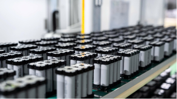Cell pin trên dây chuyền sản xuất. Ảnh: Natri Energy