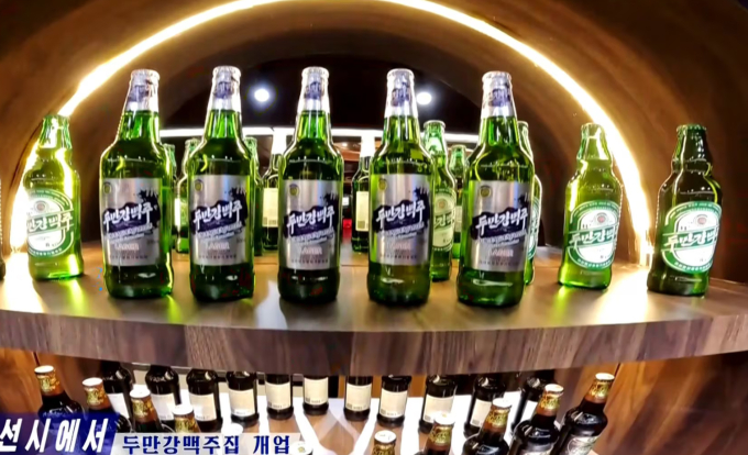 Các loại bia được bán tại quán. Ảnh: Korean Central Television-Yonhap