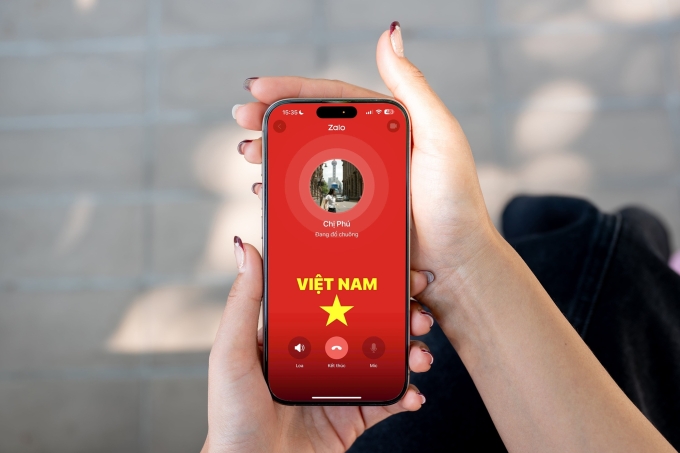 Nền tảng được phủ đỏ trên trang cá nhân của mỗi người dùng và giao diện cuộc gọi. Ảnh: Thế Anh