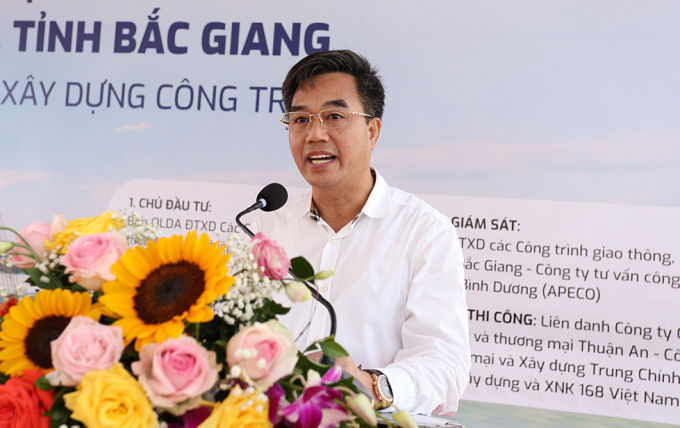 Bị cáo Nguyễn Văn Thạo trong lễ khởi công cầu Đồng Việt, tháng 6/2022 khi vẫn là Giám đốc BQL dự án Đầu tư xây dựng các công trình giao thông, nông nghiệp tỉnh Bắc Giang cũ. Ảnh: Báo Bắc Ninh