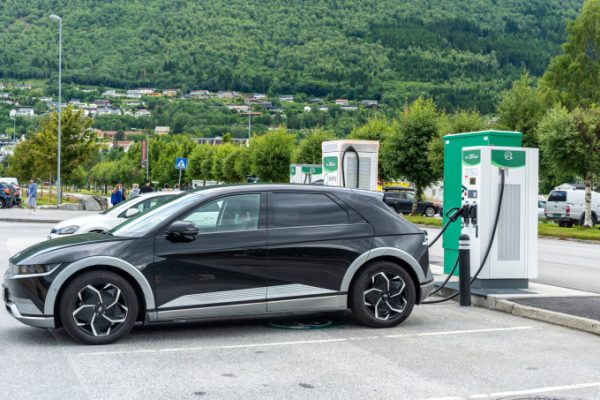EU: Bất đồng về lệnh cấm xe xăng năm 2035