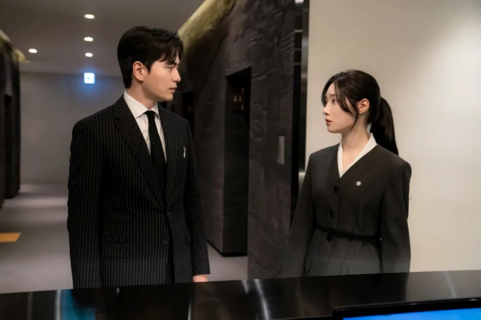 Diễn viên chính Jung Chae Yeon (trái) và Yoon Seok Hoon. Ảnh: Netflix