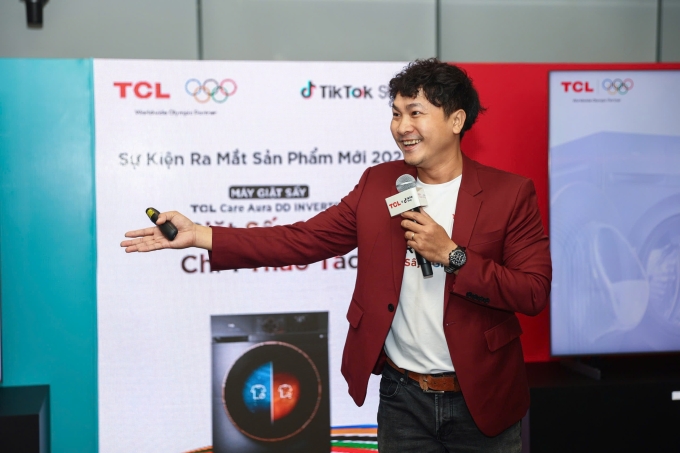 Đại diện TCL chia sẻ về sản phẩm tại sự kiện. Ảnh: Quỳnh Trần