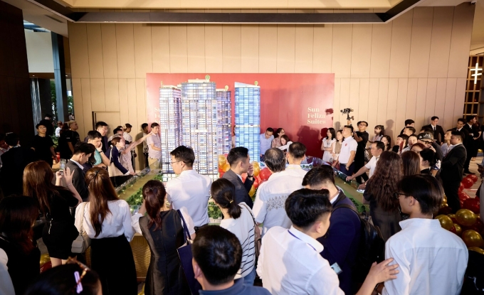 Sa bàn Sun Feliza Suites là tâm điểm của buổi khai trương. Ảnh: Ánh Dương
