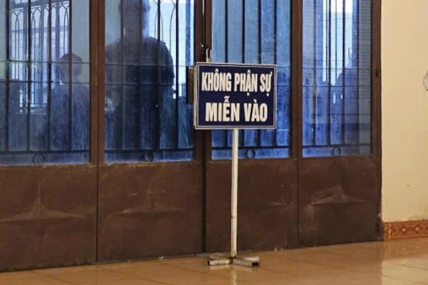 Bác sĩ lạm dụng bệnh nhân: 2.5 năm tù giam