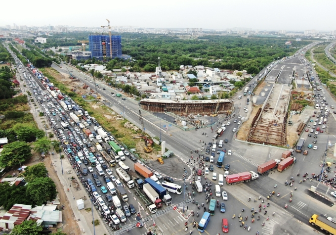 Nút giao An Phú ở cửa ngõ phía Đông TP HCM - nơi kết nối các tuyến Mai Chí Thọ, cao tốc Long Thành - Dầu Giây, đường Lương Định Của, Nguyễn Thị Định, Đồng Văn Cống, nhiều năm chưa xong Ảnh: Giang Anh