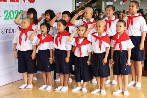 Khai giảng đặc biệt tại bệnh viện: Niềm vui không tiếng trống