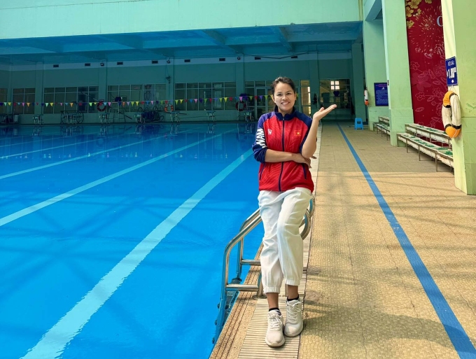 Chị Đậu Thị Thắng, huấn luyện viên bơi lội tại Trung tâm thể thao Ba Đình. Ảnh: Nhân vật cung cấp