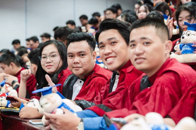 Các tân cử nhân ngành Toán trường Đại học Khoa học Tự nhiên TP HCM trong lễ tốt nghiệp, tháng 6/2025. Ảnh: HCMUS
