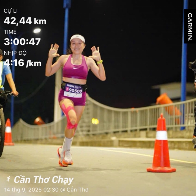 Đồng hồ báo quãng đường Lê Thị Thu Hà chạy tại VM Cần Thơ là 42,44km. Ảnh: FBNV