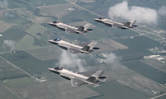 Biên đội F-35 bay trên bang Wisconsin, Mỹ ngày 23/6. Ảnh: USAF