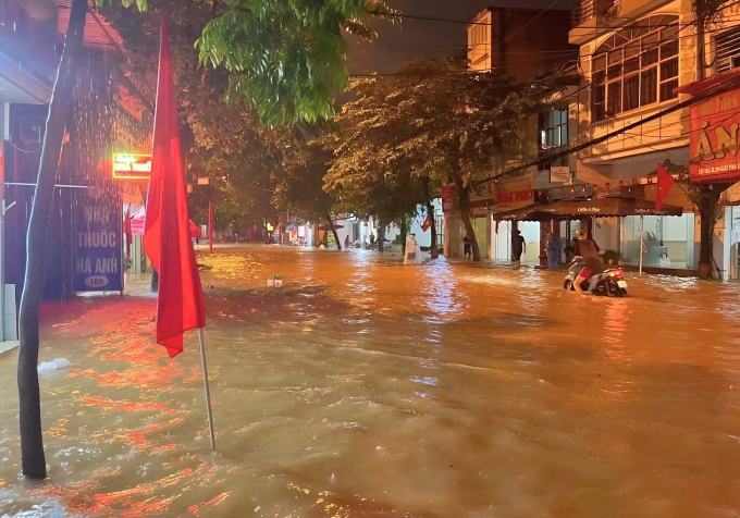Lũ gây ngập nhiều nơi ở thành phố Yên Bái cũ. Ảnh: Yên Bái