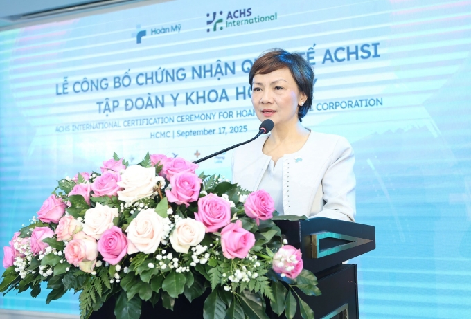 Bà Huỳnh Bích Liên, Tổng giám đốc Tập đoàn y khoa Hoàn Mỹ chia sẻ tại buổi lễ. Ảnh: HM